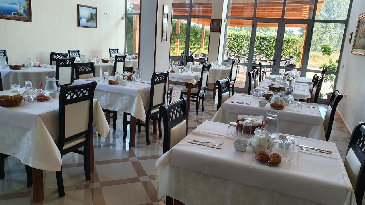Risus Hotel Golem  Zewnętrze zdjęcie