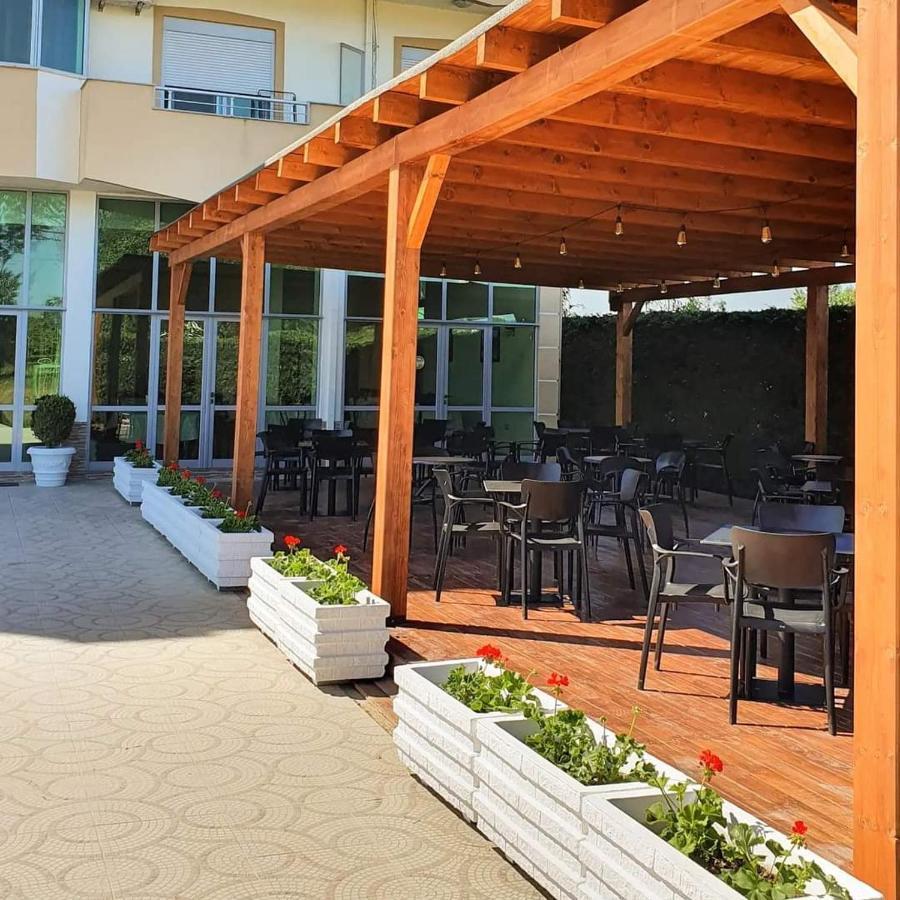Risus Hotel Golem  Zewnętrze zdjęcie