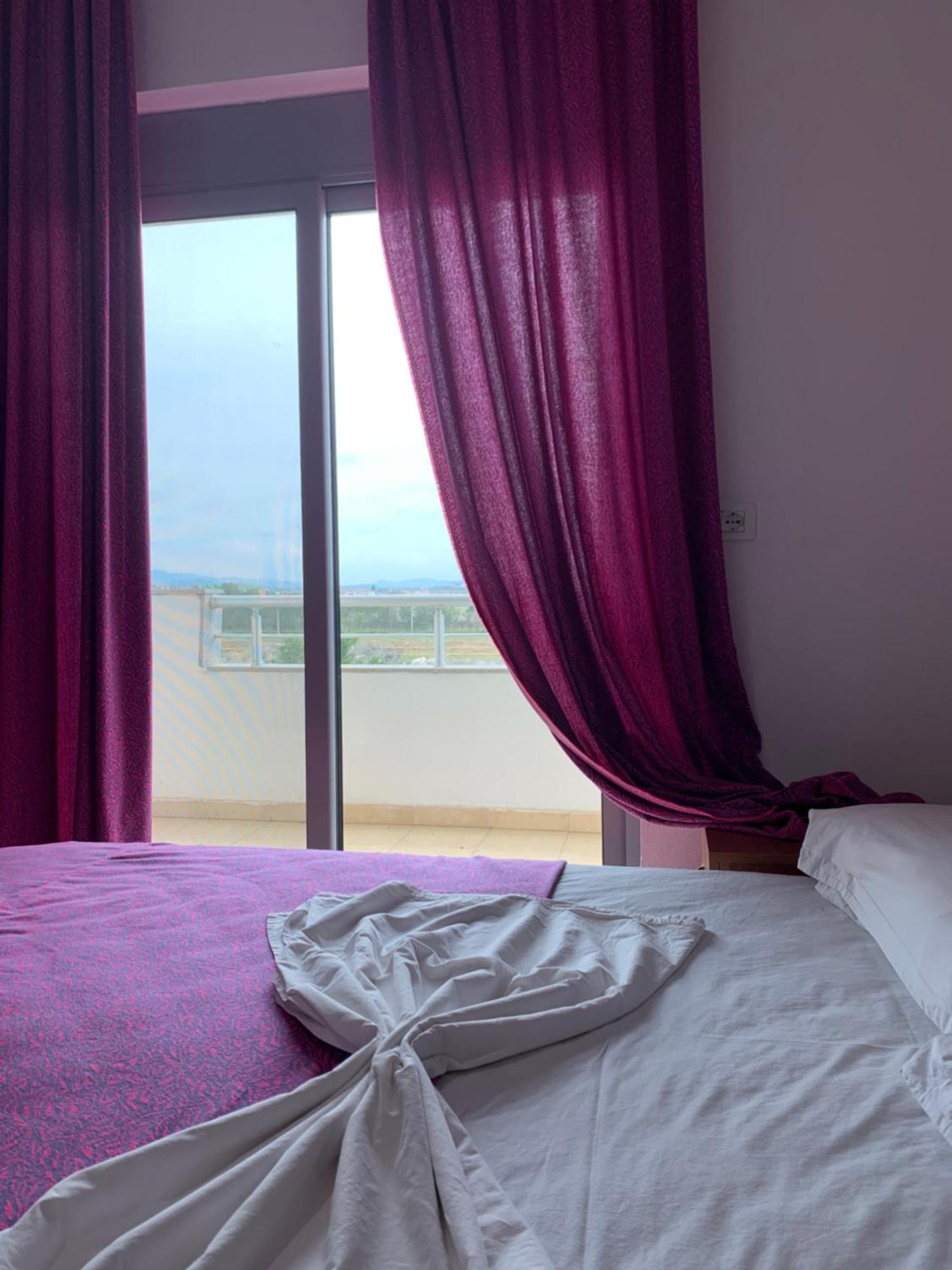 Risus Hotel Golem  Zewnętrze zdjęcie
