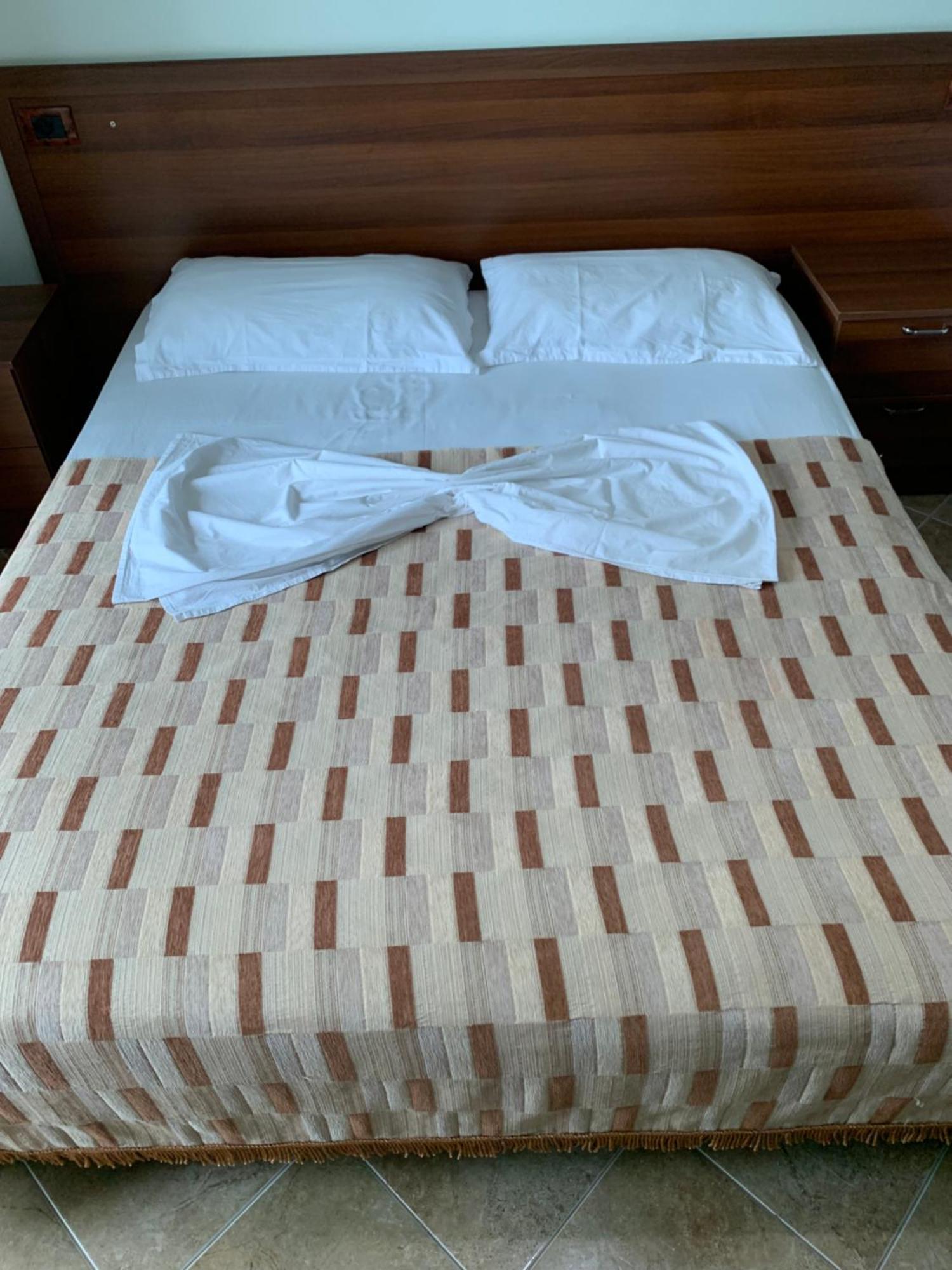 Risus Hotel Golem  Zewnętrze zdjęcie