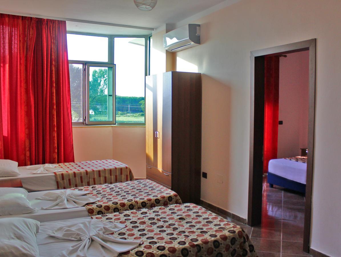 Risus Hotel Golem  Zewnętrze zdjęcie
