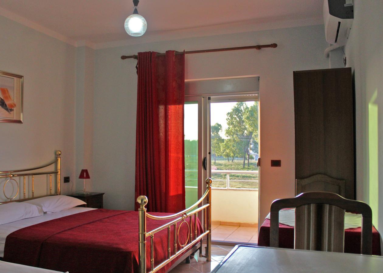 Risus Hotel Golem  Zewnętrze zdjęcie