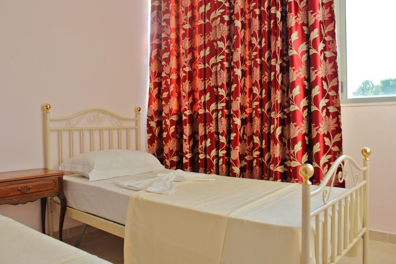 Risus Hotel Golem  Zewnętrze zdjęcie