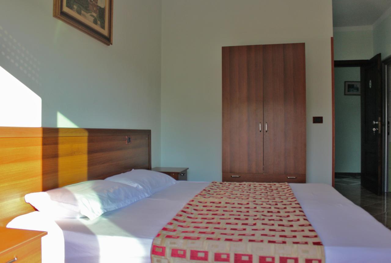 Risus Hotel Golem  Zewnętrze zdjęcie