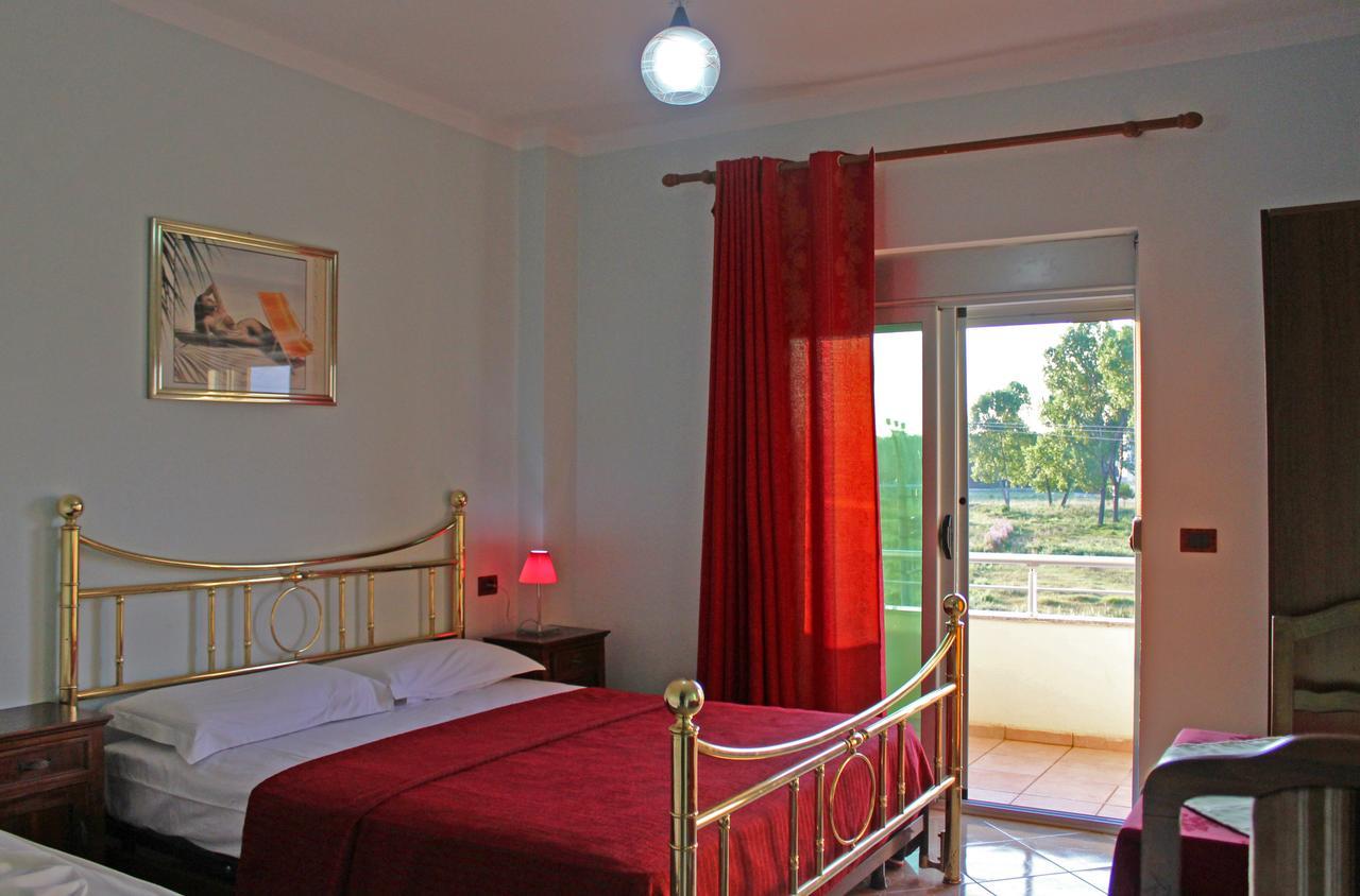 Risus Hotel Golem  Zewnętrze zdjęcie