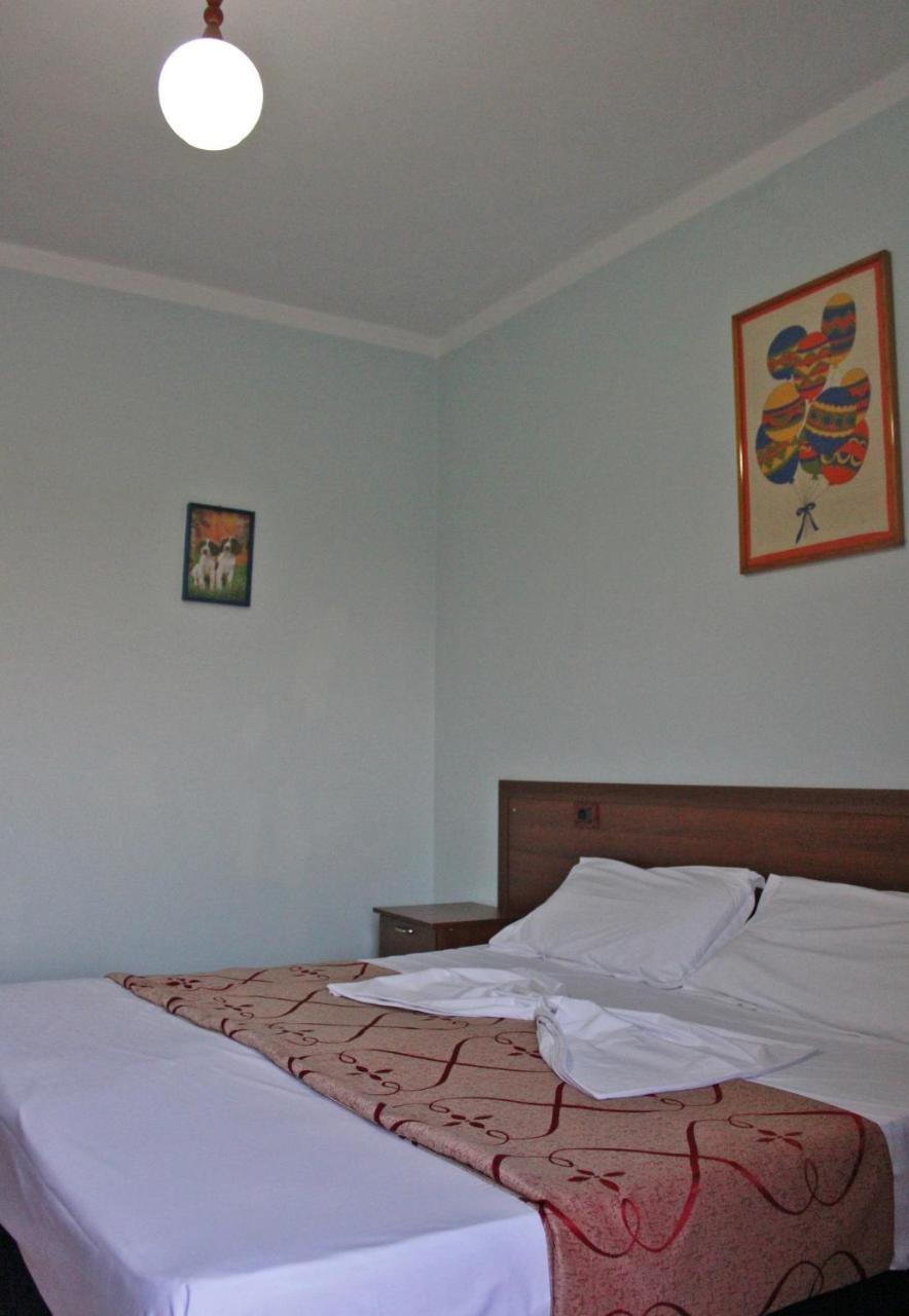 Risus Hotel Golem  Zewnętrze zdjęcie