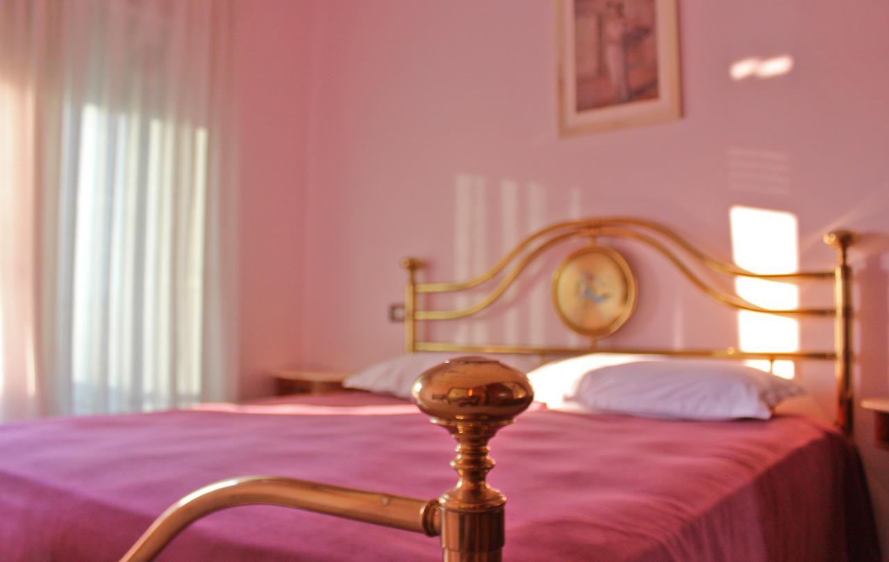 Risus Hotel Golem  Zewnętrze zdjęcie